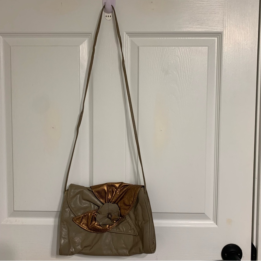 Taupe‎ Crossbody Bag with Metallic Copper Accent - Picture 4 of 8